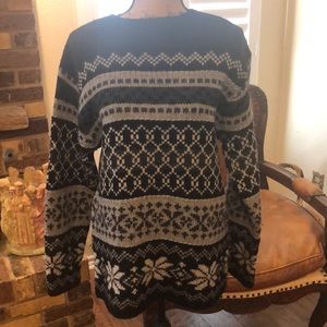 A Line Ann Klein, S, 💯% wool sweater. Unique pattern.